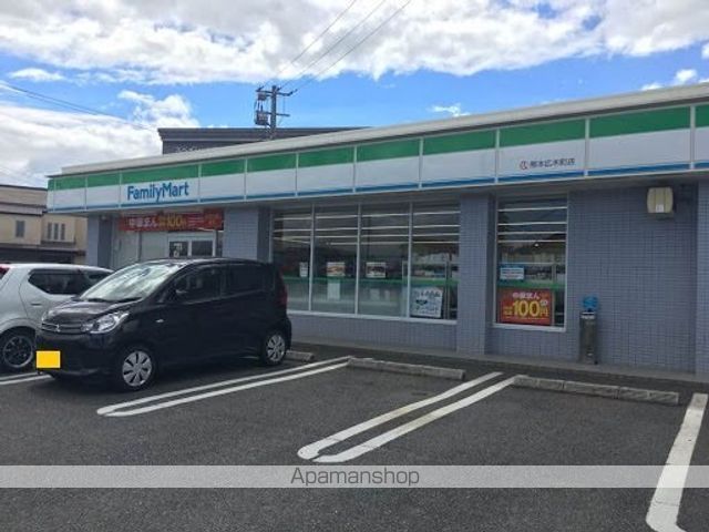 コンビニ　ファミリーマート（コンビニ）まで678m