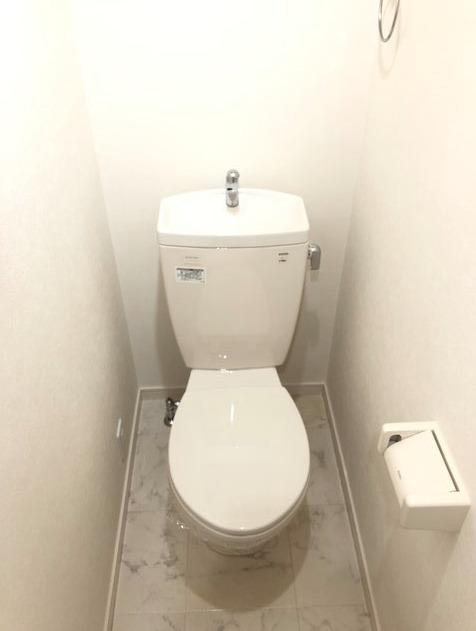 トイレ　※同物件・反転タイプの写真です。