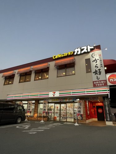 コンビニ　セブンイレブン（コンビニ）まで410m