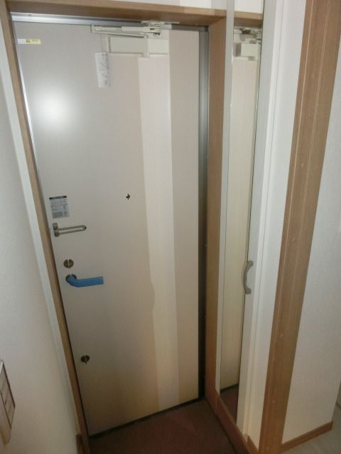 玄関　トールタイプのシューズボックスございます