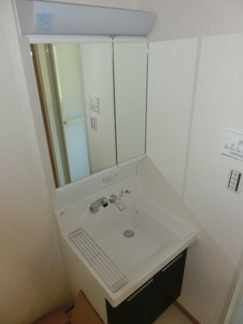 洗面設備　忙しい朝に便利な洗髪洗面化粧台