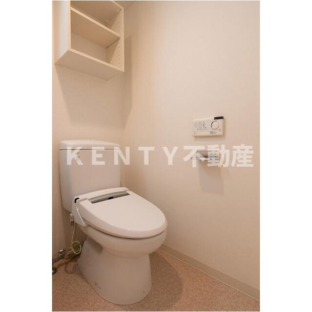 トイレ　落ち着いた色調のトイレです