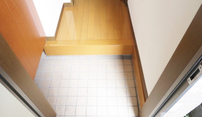 玄関　※別部屋参考写真
