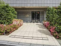 エントランス　植栽が来客を迎える優しいエン…?