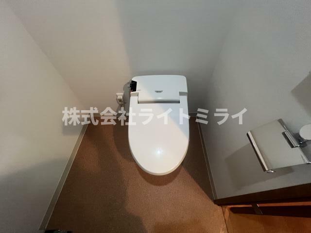 トイレ　ウォシュレット付きのトイレです?