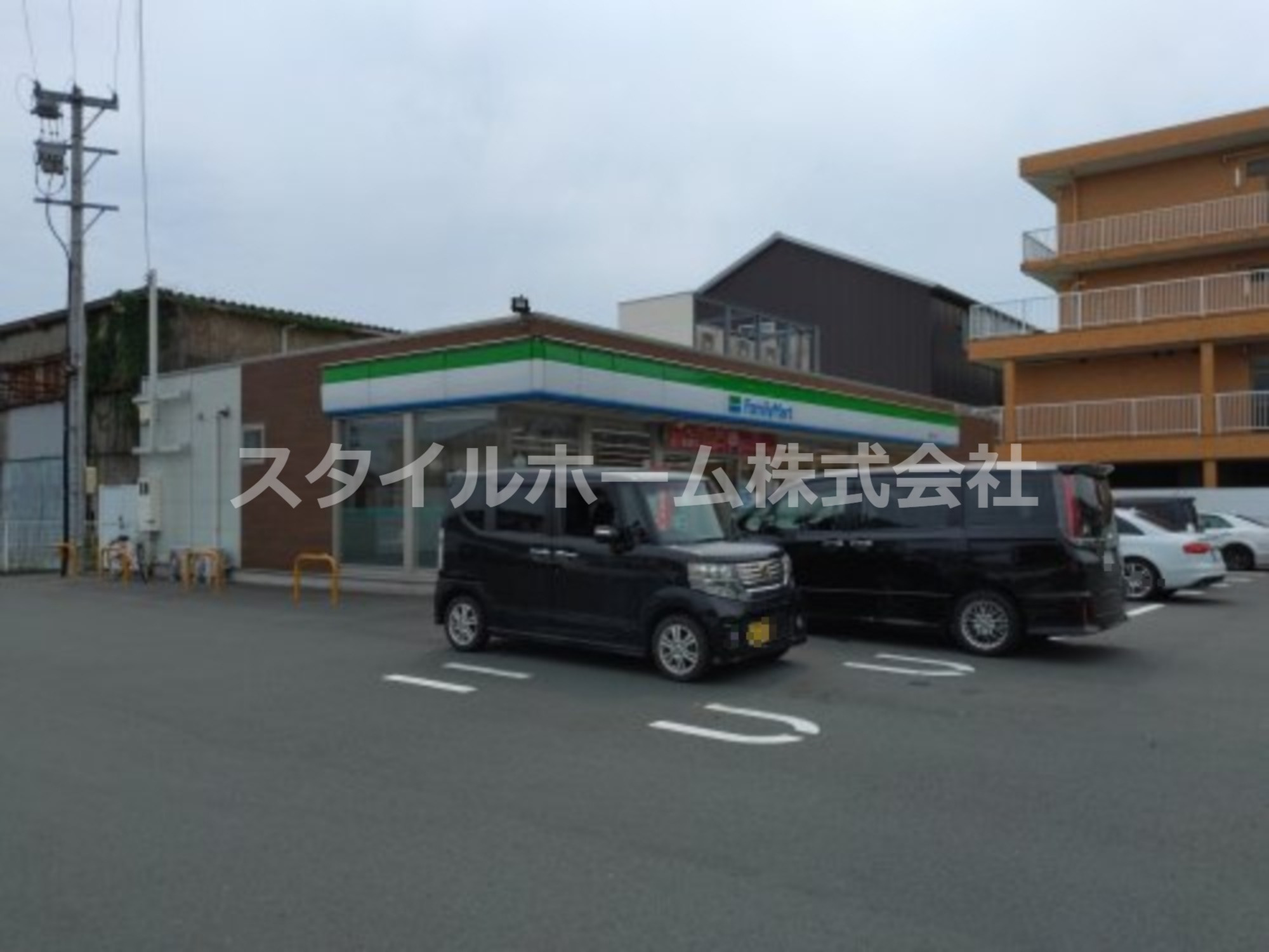 コンビニ　ファミリーマート 豊橋大岩店（コンビニ）まで994m