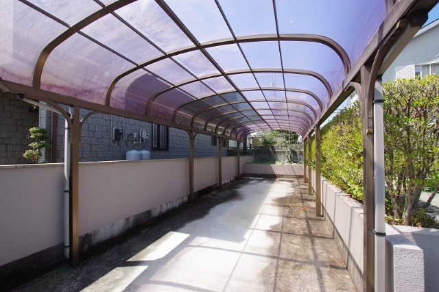 駐車場　カーポート無償貸与