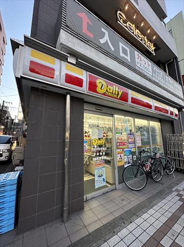 コンビニ　デイリーヤマザキ門前仲町駅前店（コンビニ）まで182m