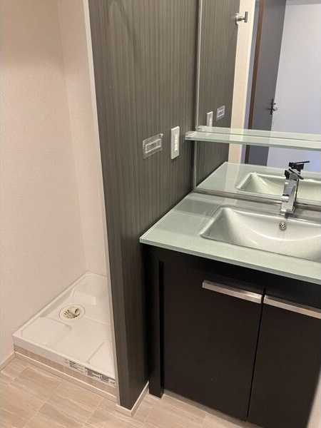 洗面設備　※写真は同じマンションの違う部屋のものになります。