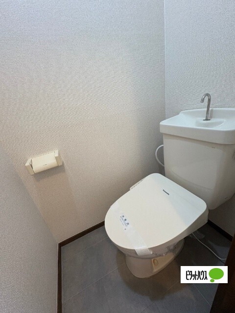 トイレ　※入居中またはリフォーム中のため同棟別室写真