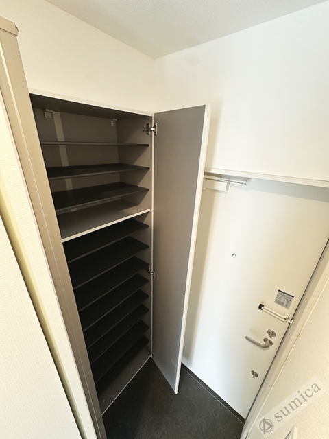 玄関　同施工会社・同仕様タイプのイメージ写真です。