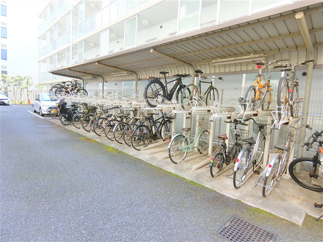 その他共有部分　屋根付きラック式の駐輪場
