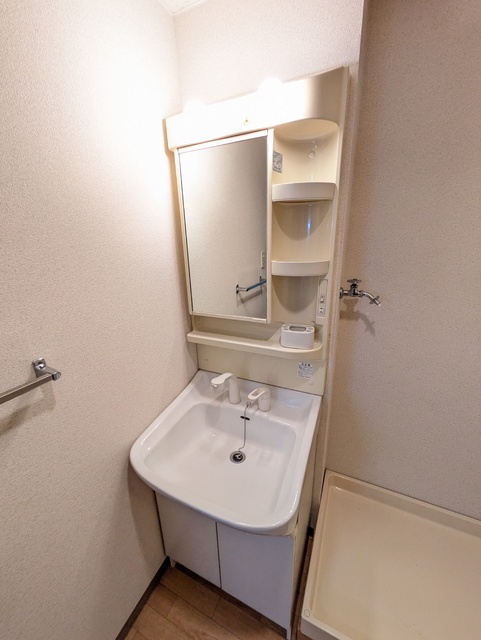 洗面設備　★身支度に便利なシャワー付洗面化粧台です♪★