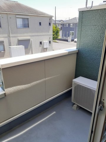 バルコニー　暖かな日差しのふりそそぐバルコニー