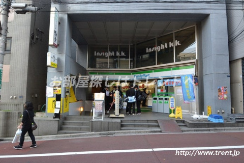 コンビニ　ファミリーマート 百人町二丁目店（コンビニ）まで180m
