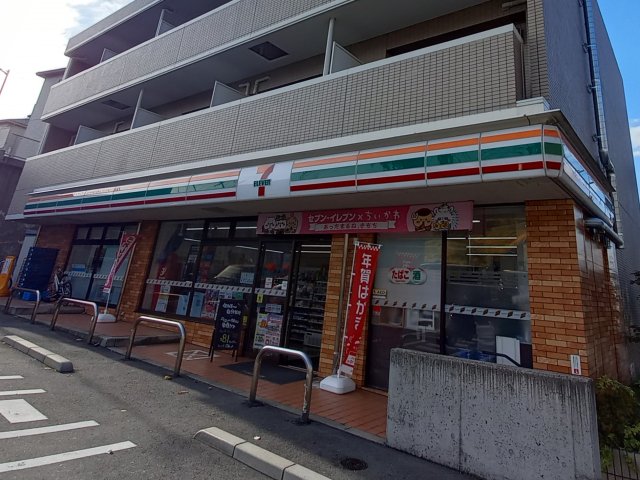 コンビニ　セブンイレブン　枚方東中振２丁目店（コンビニ）まで372m