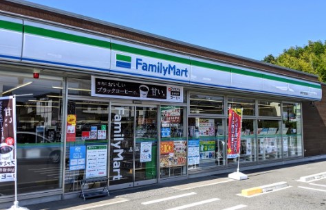 コンビニ　ファミリーマート　湖南下田口店（コンビニ）まで600m