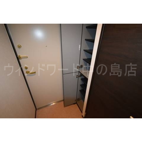 玄関　詳細は、ウィンドワード中の島までご相談下さい。