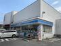 コンビニ　ローソン舎人一丁目店（コンビニ）まで536m