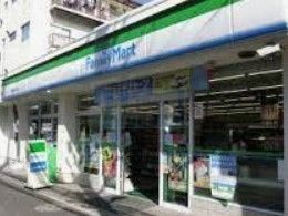 コンビニ　ファミリーマート千駄木五丁目店（コンビニ）まで20m