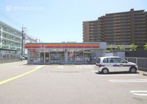コンビニ　サークルK（コンビニ）まで423m