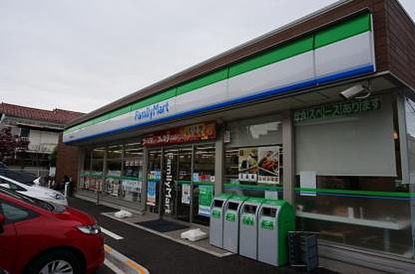 コンビニ　ファミリーマート 磯子願行寺前店（コンビニ）まで589m
