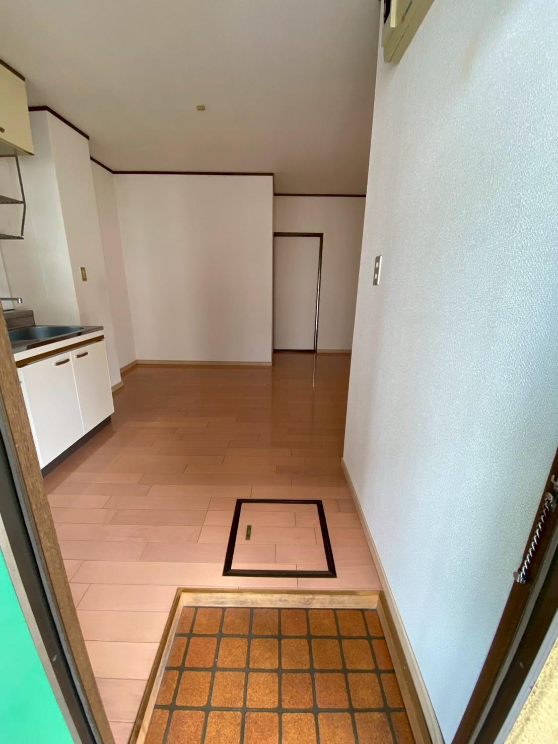 玄関　玄関（他部屋の写真になります）