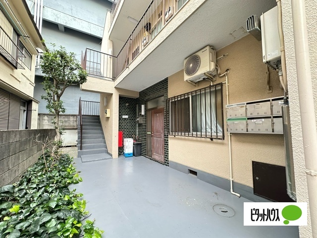 東急東横線 都立大学駅 徒歩5分 3階建 築52年の外観写真