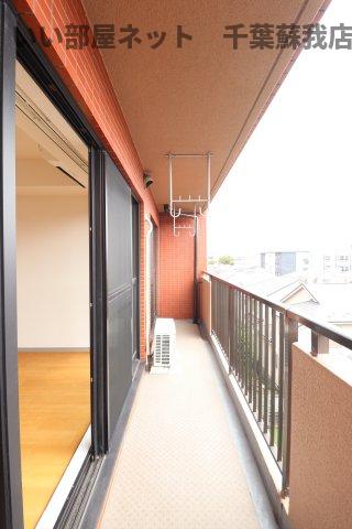 バルコニー　陽当たり良好なバルコニーです