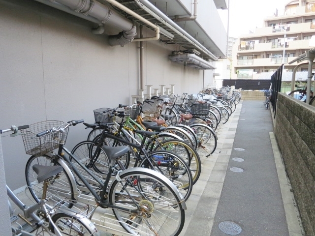 その他共有部分　自転車置き場です♪
