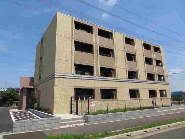 ＪＲ中央線 八王子駅 バス乗車時間：19分 最寄りバス停で下車 徒歩8分 築8年