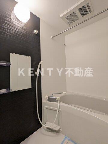 バス・シャワールーム　コンパクトで使いやすいお風呂です