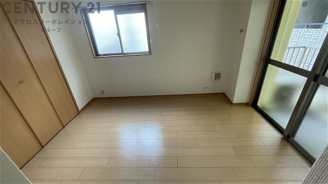 居室・リビング　角部屋なので採光あり明るいお部屋♪