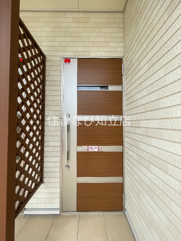 玄関　同型別部屋写真