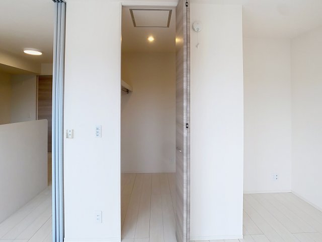 収納　掲載写真は同型の左右反転の部屋を掲載しております。仕様等が異