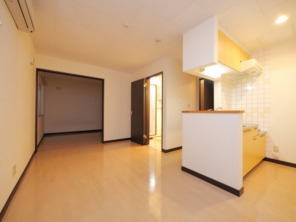 居室・リビング　温かみのある内装のお部屋です♪