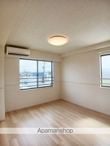 熊本市電健軍線 健軍町駅 徒歩38分 3階建 築2年の居間写真