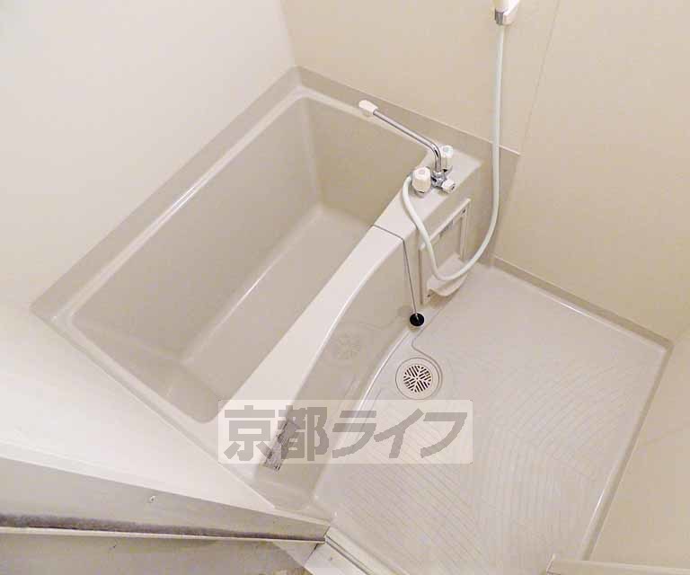 バス・シャワールーム　広々とした浴室です。