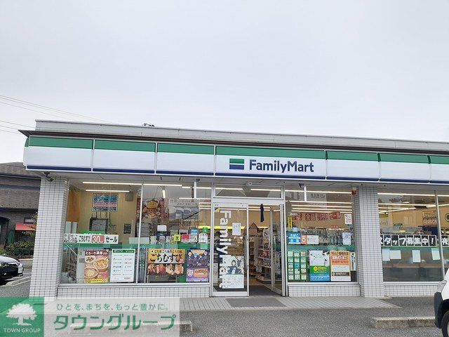 コンビニ　ファミリーマート（コンビニ）まで500m
