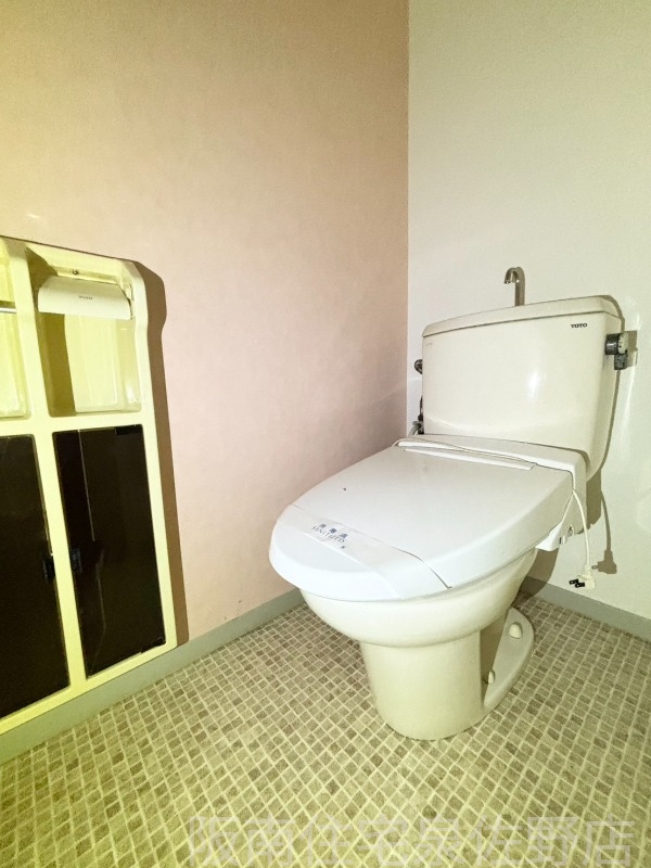 ＪＲ阪和線 和泉鳥取駅 徒歩20分 2階建 築32年のトイレ写真