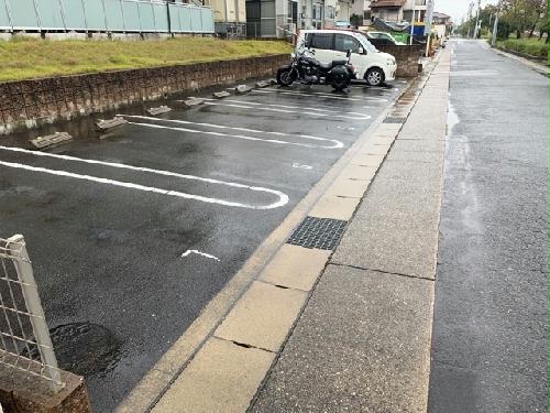 【レオネクスト園の駐車場】