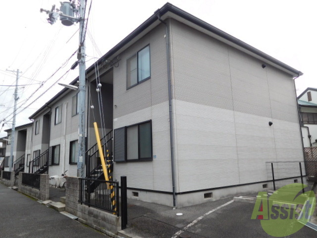 建物外観　こじんまりした建物で快適生活お送り出来ます