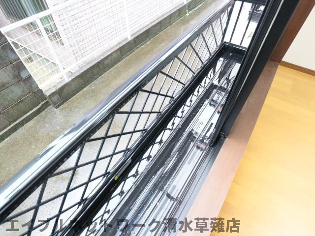 【静岡市駿河区国吉田のアパートのバルコニー】