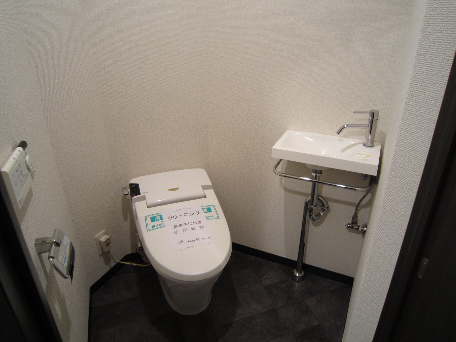 トイレ　スタイリッシュなタンクレストイレ☆