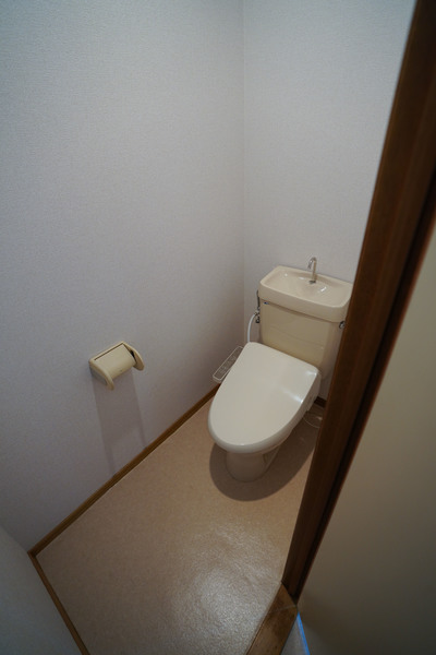 【岡山市中区国富のアパートのトイレ】