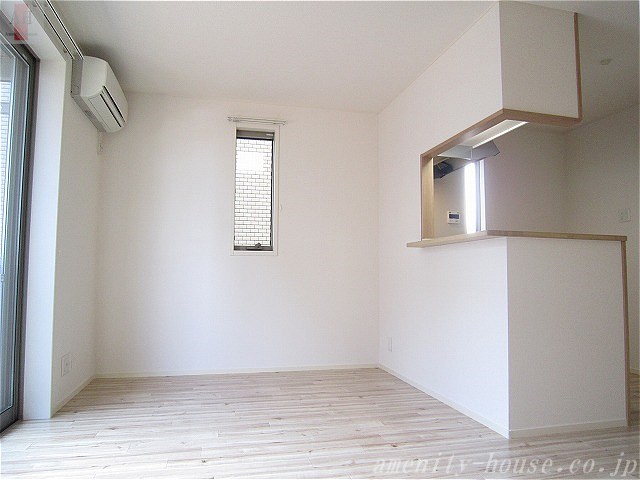 居室・リビング　●明るく開放的なリビング♪