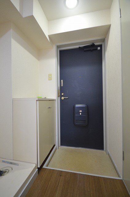 玄関　同物件、別号室