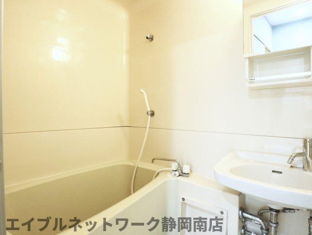 バス・シャワールーム　お風呂で日々の疲れを落としましょう