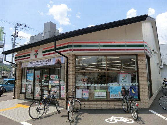 【京都市西京区山田北山田町のマンションのコンビニ】