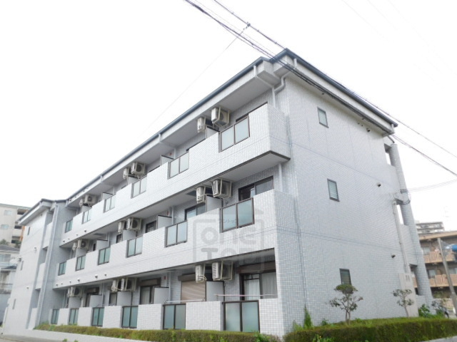 茨木市北春日丘のマンションの建物外観